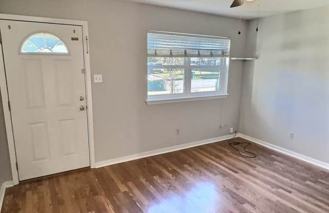 3 Bedroom 1.5 Bathroom home in Ocean Springs School District Gallery 3