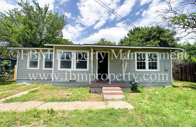 107 W. Vinyard Rd. - Beautiful 2 Bedroom, 1 Bathroom Home in Duncanville, TX! - 107 West Vinyard Road, Duncanville, TX 75137