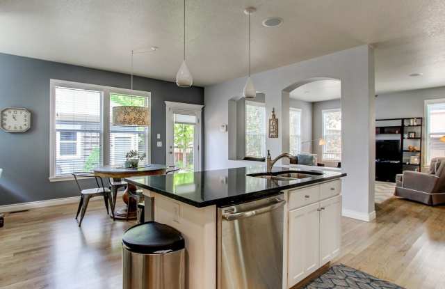 2983 Elmira St Gallery 4