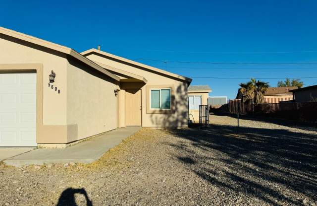 3BD/2BA Rental with 2 Car Garage in Fort Mohave, AZ Gallery 4