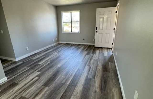 209 North Ford Street - 9 Gallery 4