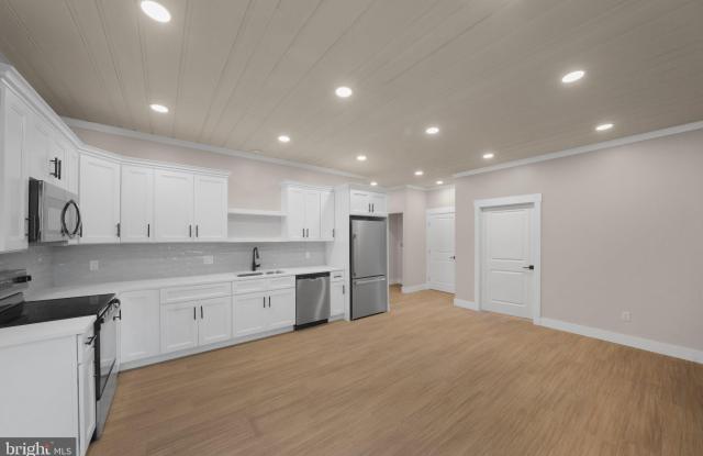 71 DREAMLAND PARK Drive Gallery 3