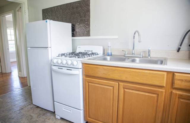157 1/2 Morris Ave - B Gallery 3