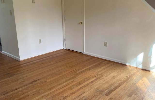 102 STEELE Avenue Gallery 3