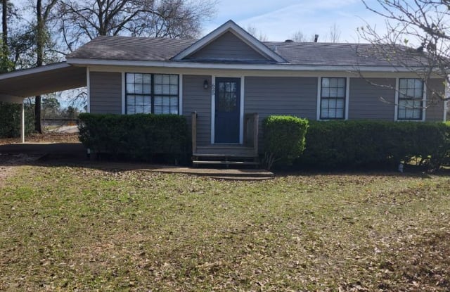 625 3rd St - 625 South 3rd Street, Silsbee, TX 77656