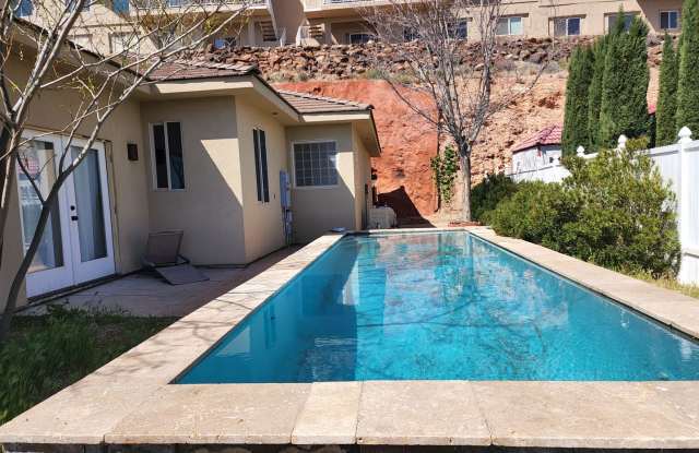 3 bed 3 bath home - Located just below The D sign! MUST SEE PICTURES! photos photos