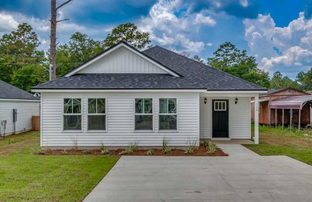 4-Bedroom Available in April! photos photos