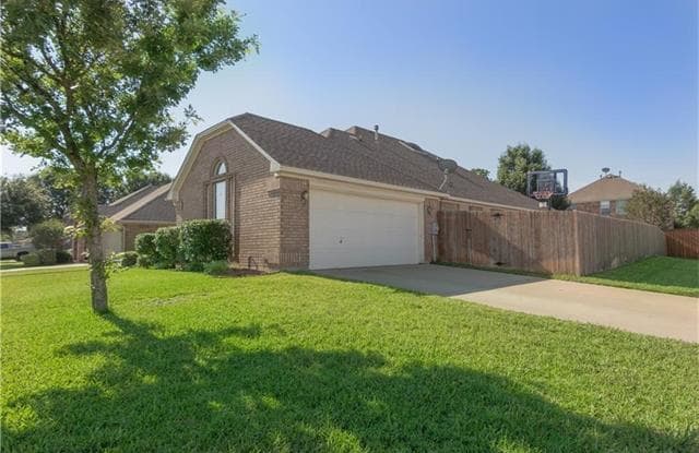 2326 Point Star Drive - 2326 Point Star Drive, Arlington, TX 76001