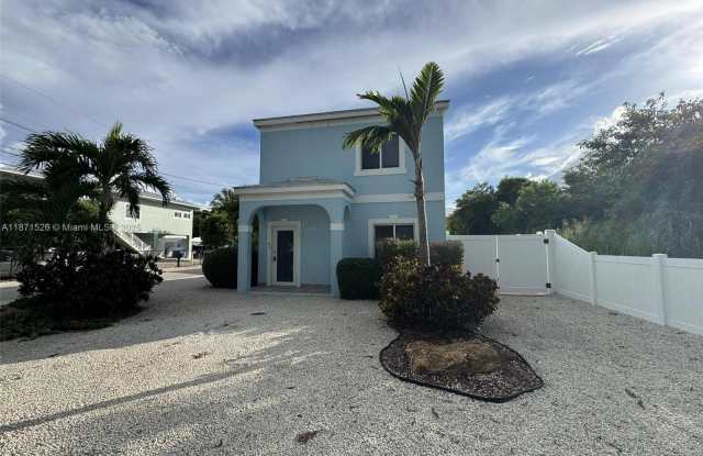 1315 Royal Palm Dr photos photos