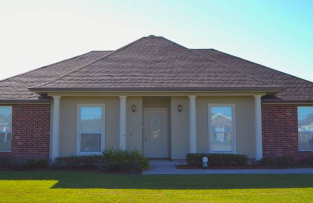 Think BIG! 4 Bedrooms. - 509 Brandywine Boulevard, Bayou Country Club, LA 70301