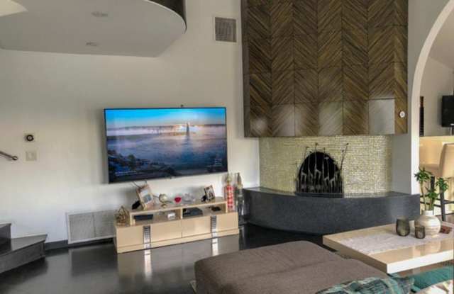 8810 Hollywood Boulevard Gallery 2