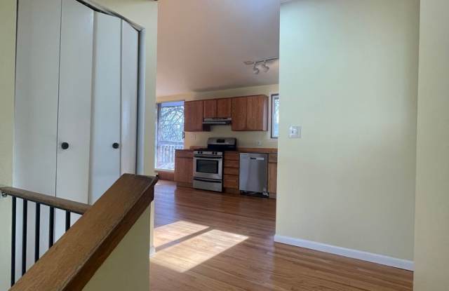 Wooded Hideaway in Downtown Ann Arbor | Short & Long Term Lease Options Gallery 3