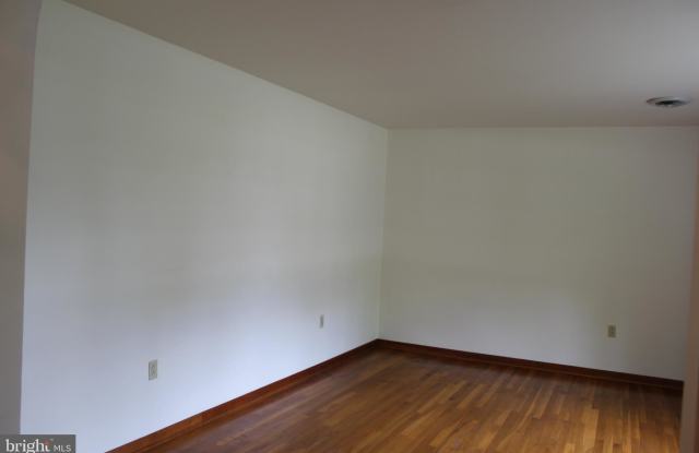 211 RICHARD DRIVE Gallery 3