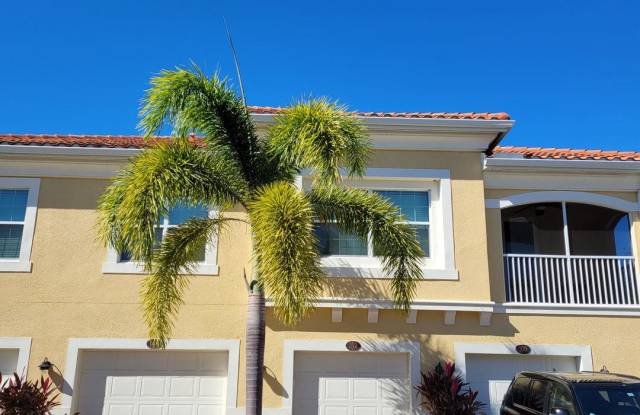 Seasonal/short term 3/2 updated condo in Osprey not far from the beach! photos photos