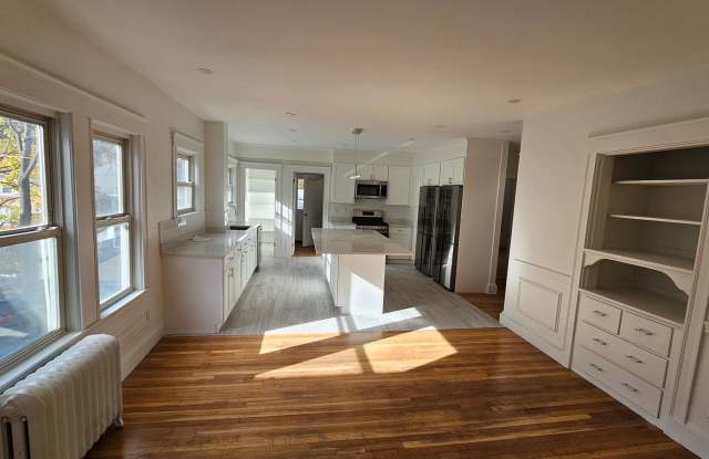 Great 6-bed, 2.5-bath House - Renting for 2027 photos photos Great 6-bed, 2.5-bath House - Renting for 2027 photos photos