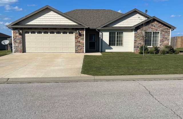 Available 12/13/2025 - 103 Rock Hill Court, St. Robert, MO 65584