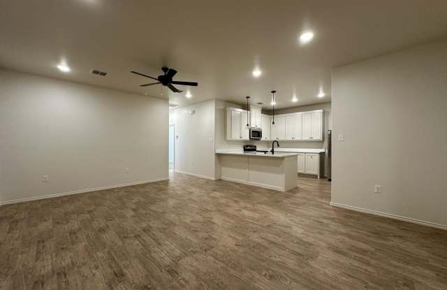 7025 40th Street Gallery 2