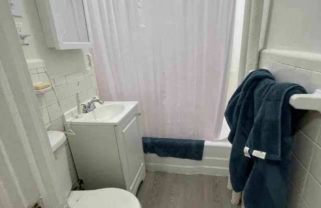 May 1 Awesome Studio with Huge bedroom and Separate Kitchen Close to T NO FEE photos photos