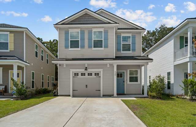 Bright & Modern Living – Beautiful 3BR Home in Savannah Gallery 1