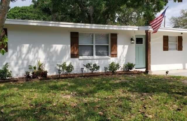 1639 ST CATHERINE Drive W Gallery 2