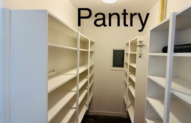4 bedroom, 1 bath. Pets Ok, Remodeled in 2023, Laundry Hookups and Fenced Yard photos photos