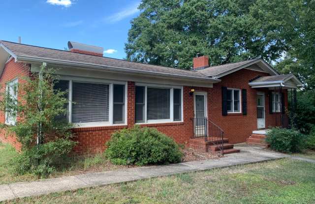 Lovely Three Bedroom Home in Huntersville! Gallery 1