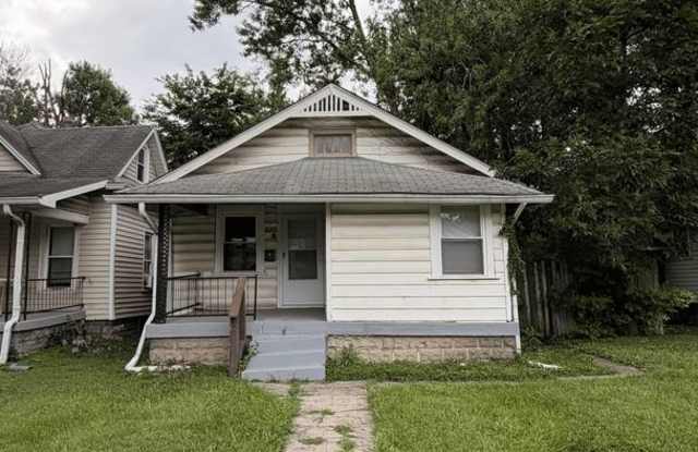 610 N Linwood Ave in Indianapolis, IN! This charming house features 2 bedrooms and 1 full bath photos photos