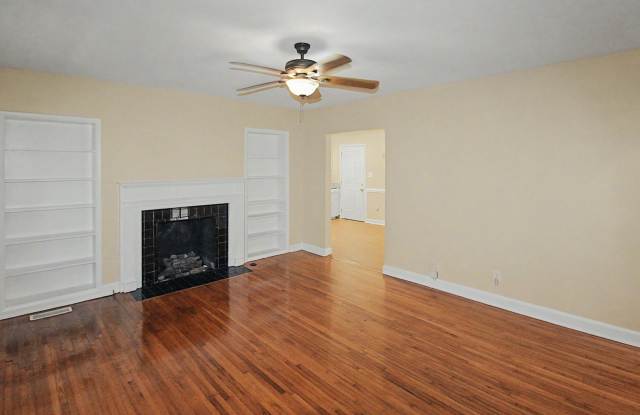 Cozy Ranch off The Plaza! Gallery 4