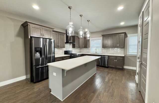 3 Bed, 3.5 Bath Home w/ 2 Car Garage and Lake Views photos photos