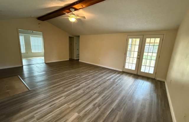 New luxury vinyl plank! Terrific corner lot! Gallery 3
