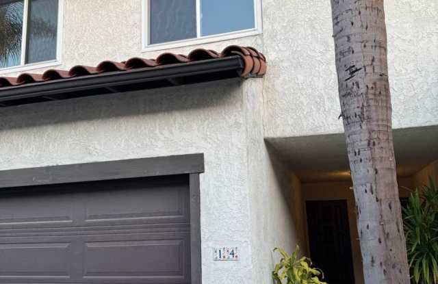 AWESOME 3 BEDROOM 2 BATH TOWNHOME - 1501 East Carson Street, Carson, CA 90745