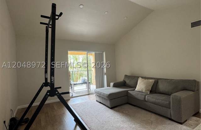733 Riverside Dr Gallery 2
