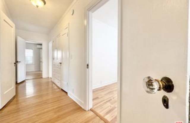1450 South Hayworth Avenue Gallery 4