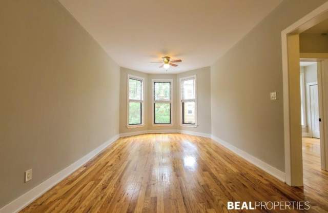 647 W Oakdale photos photos