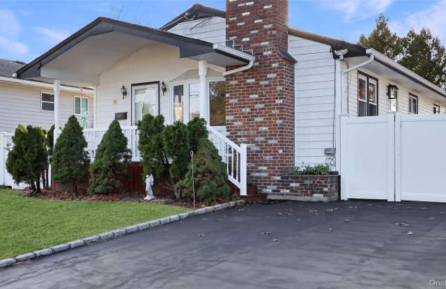 18 W 22nd Street - 18 West 22nd Street, Deer Park, NY 11729