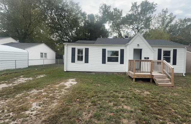 Beautiful 3 bedroom 1 full bath home available now! Gallery 1