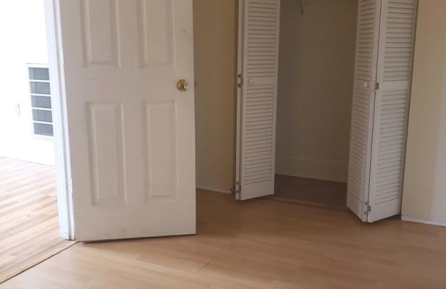 1546 West North Avenue Gallery 3