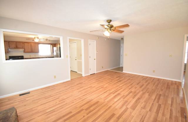 Coming Soon! 3 Bedroom and 2 Bath Home (Pets Considered) Gallery 4