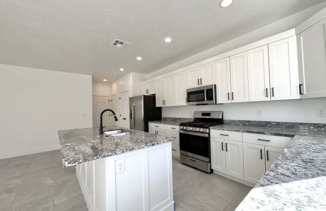 173 N 2480 W photos photos