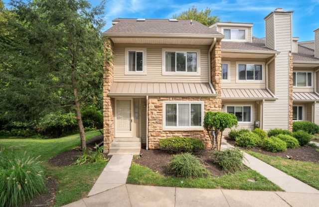 Now Available – 2 Bed / 1.5 Bath End Unit Townhome with Loft in Chesterbrook! photos photos