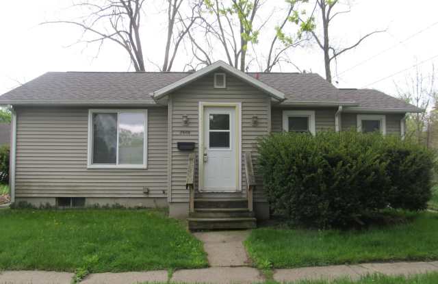 Cute 2 Bedroom Bungalow photos photos