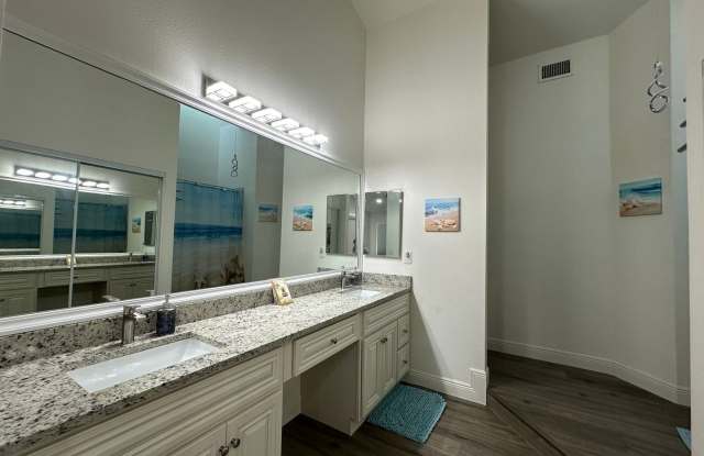 Charming 3BR House in North Port Gallery 4