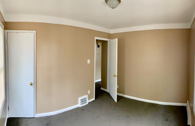 16277 Liberal Gallery 4