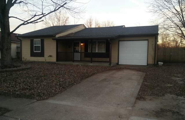 3 Bedroom with Huge Fenced Back yard - 5501 Yucatan Drive, Indianapolis, IN 46237