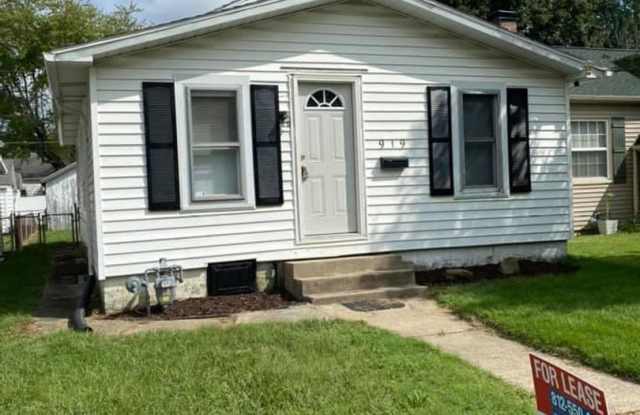 919 Hercules Avenue, Evansville, Indiana 47711 - 919 Hercules Avenue, Evansville, IN 47711