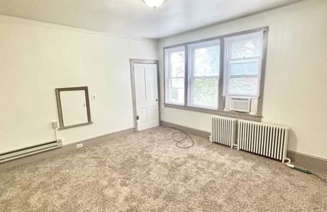 156 E. Walnut St. photos photos