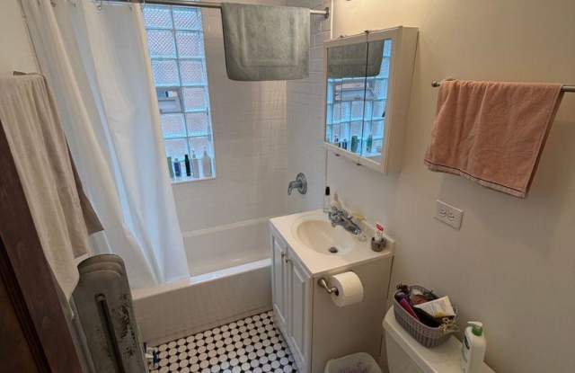 4518 North Paulina 2E Gallery 4