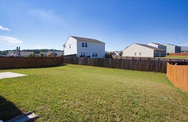 AVAILABLE NOW! 4 Bedroom 2 Bathroom Ranch in Sought After Neighborhood Gallery 4
