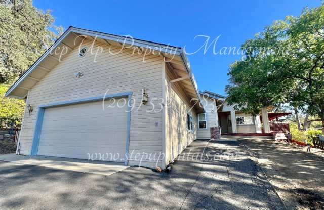 3 Bedroom 2 Bathroom w/ Landscape and Pest Control Included w/ Rent! - 12986 Mountain View Road, East Sonora, CA 95370