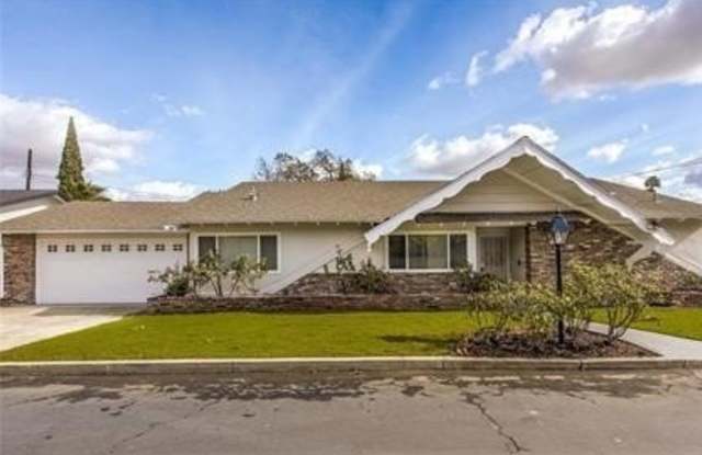 1019 E Walnut Avenue photos photos